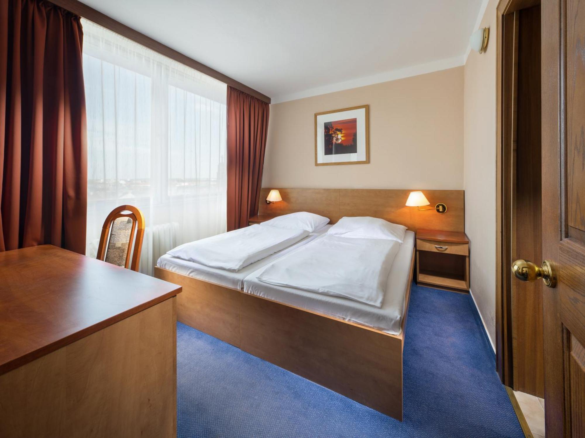 Hotel Cernigov Hradec Králové Zewnętrze zdjęcie