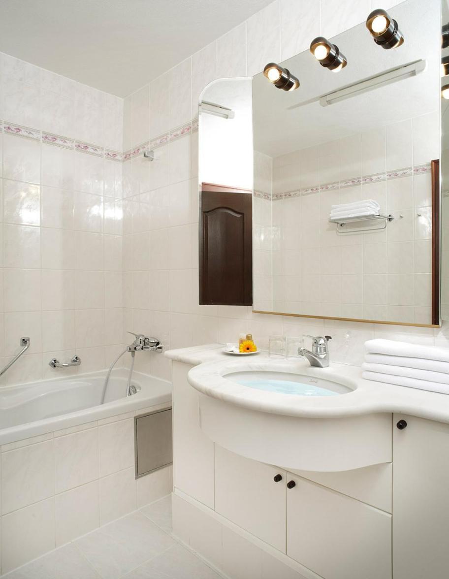 Hotel Cernigov Hradec Králové Zewnętrze zdjęcie